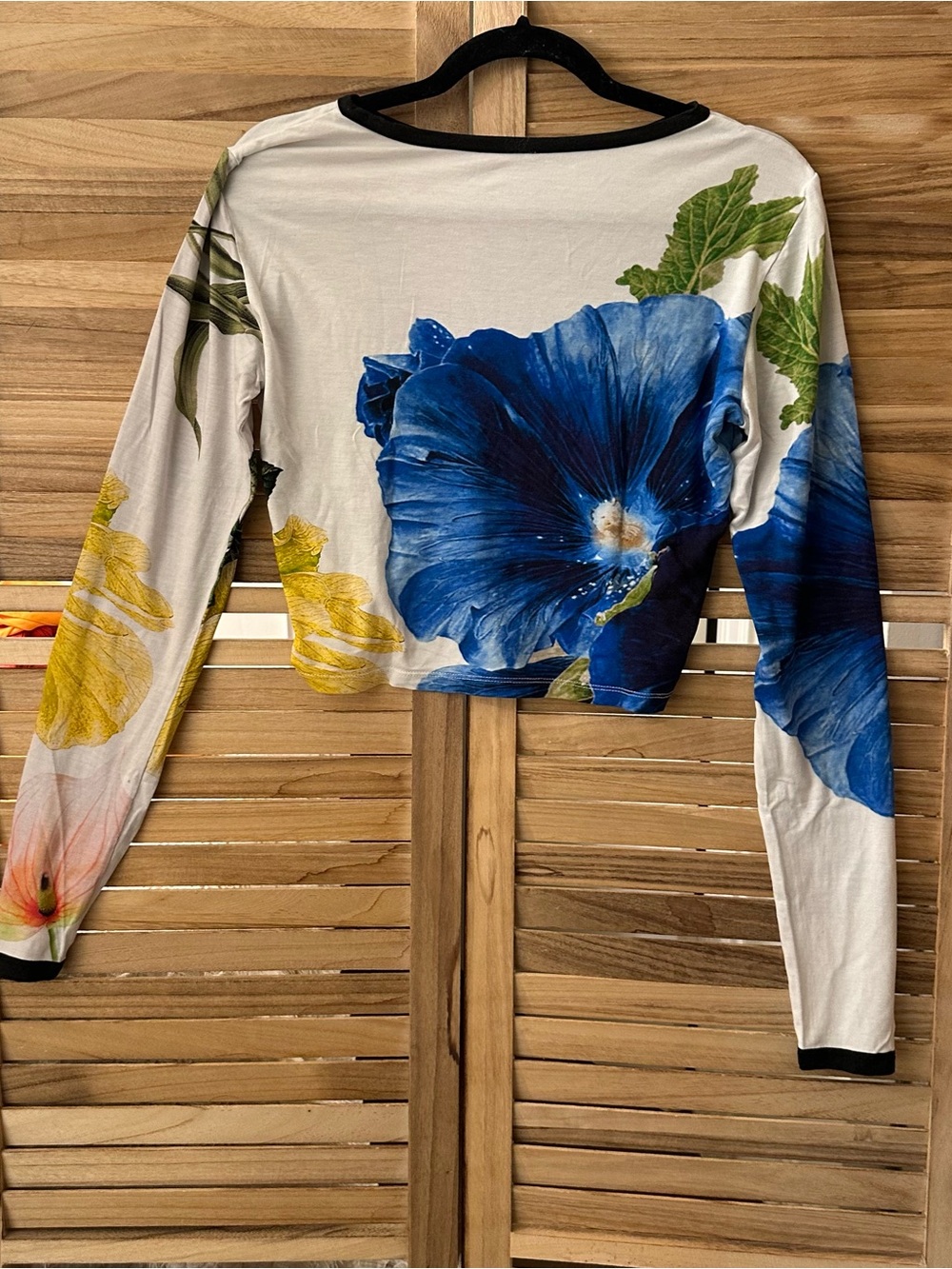 Alice + Olivia Delaina Floral Crewneck Crop Top size M - Picture 6 of 8
